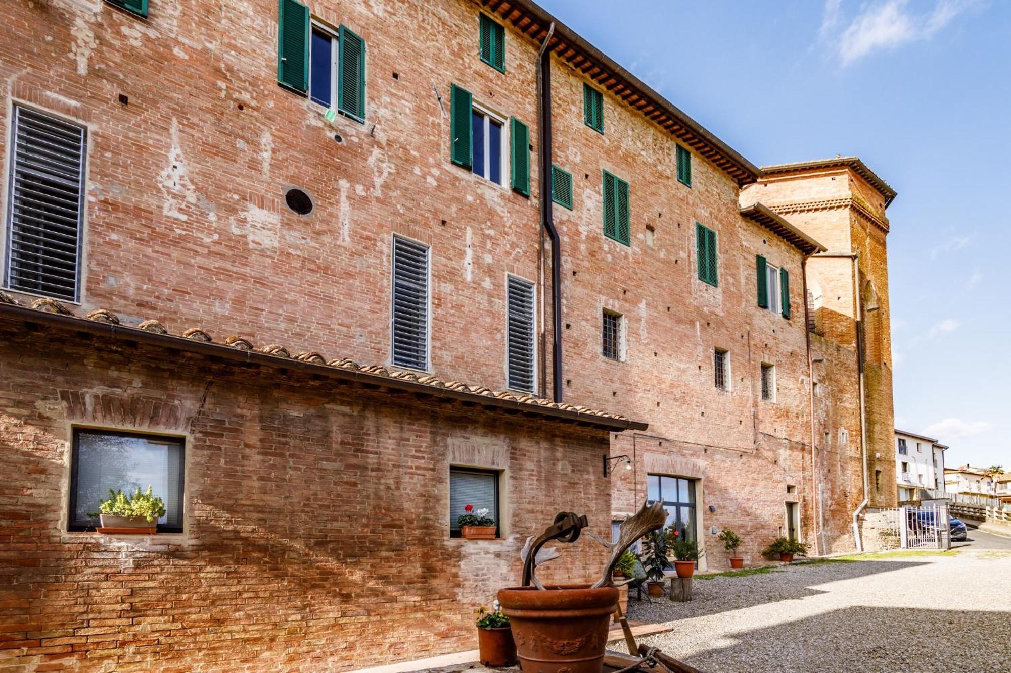 Porta Romana Elegant Apartments With Private Parking! 锡耶纳 外观 照片