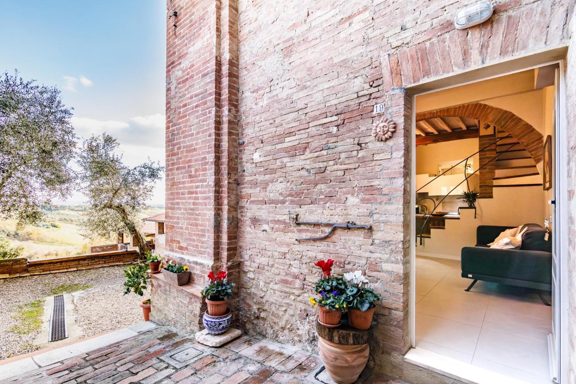 Porta Romana Elegant Apartments With Private Parking! 锡耶纳 外观 照片