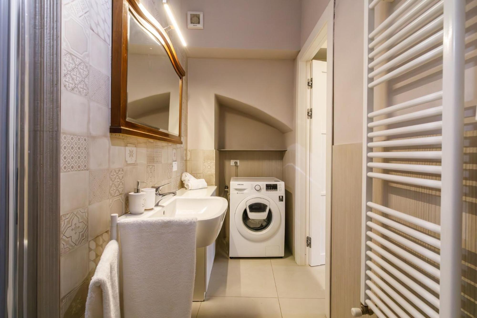 Porta Romana Elegant Apartments With Private Parking! 锡耶纳 外观 照片