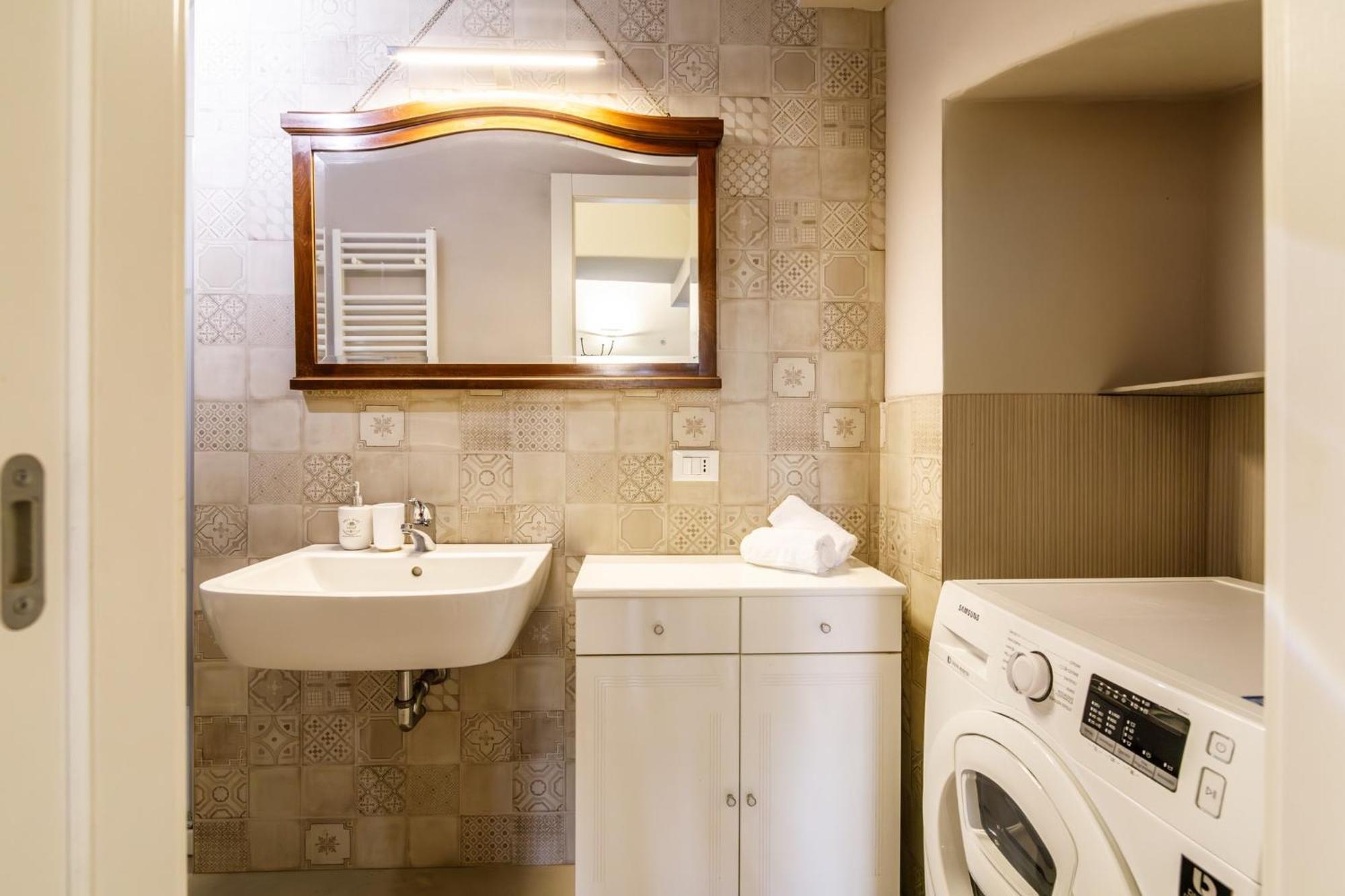 Porta Romana Elegant Apartments With Private Parking! 锡耶纳 外观 照片